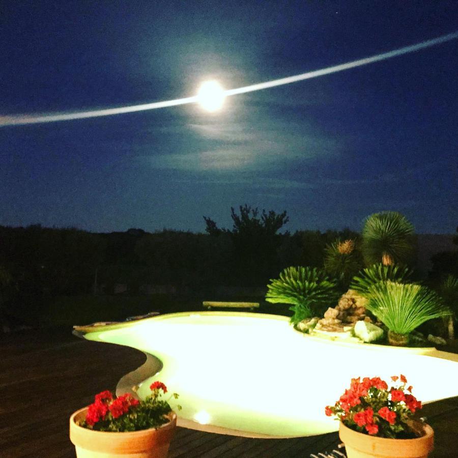 Le Clos Des Vignes Junas Bagian luar foto