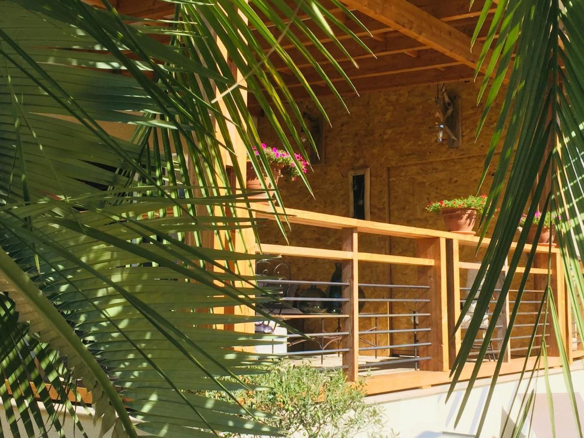 Le Clos Des Vignes Junas Bagian luar foto