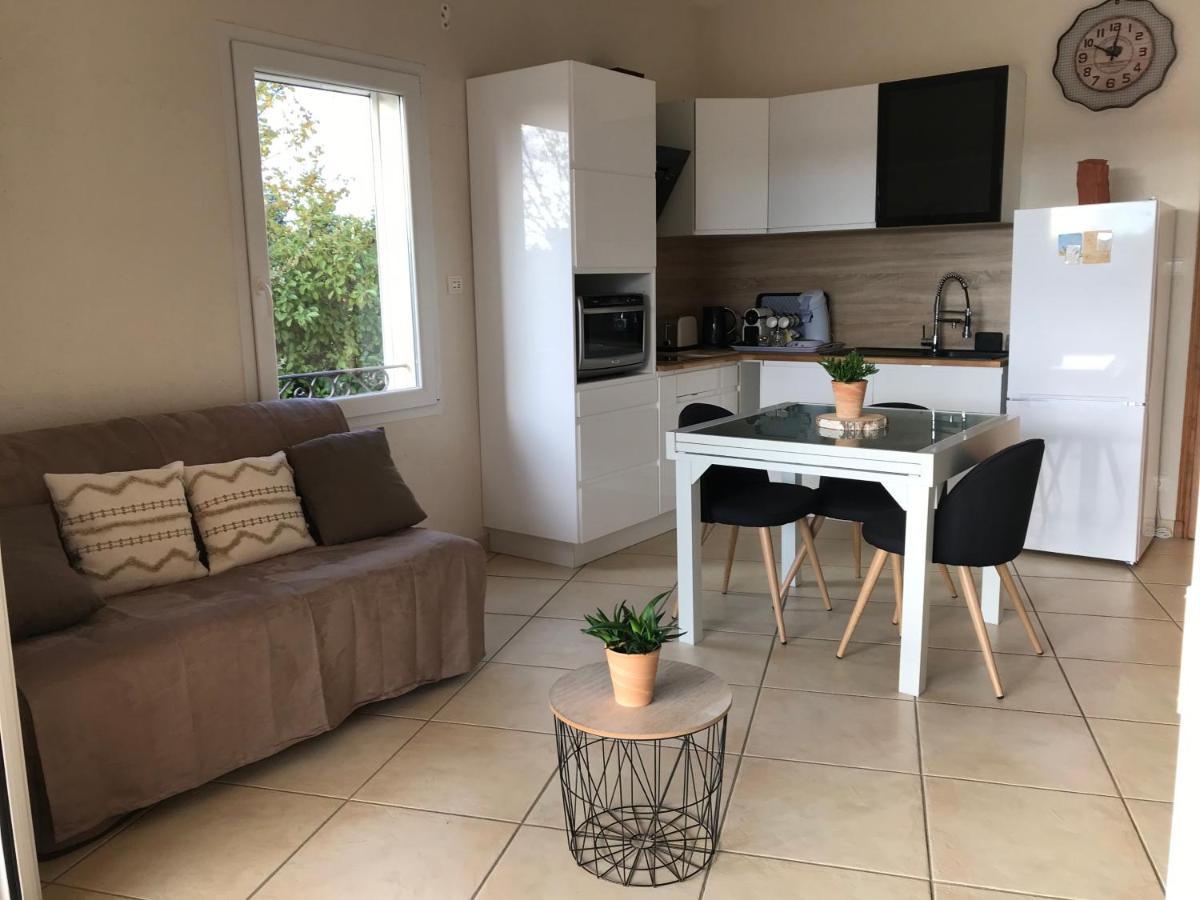 Le Clos Des Vignes Junas Bagian luar foto