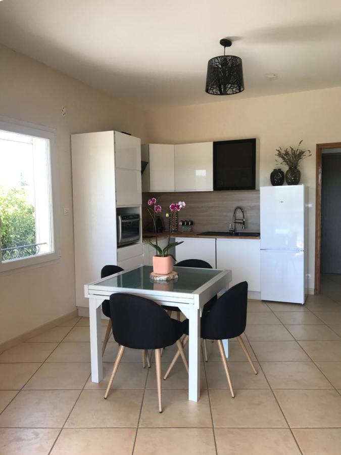 Le Clos Des Vignes Junas Bagian luar foto