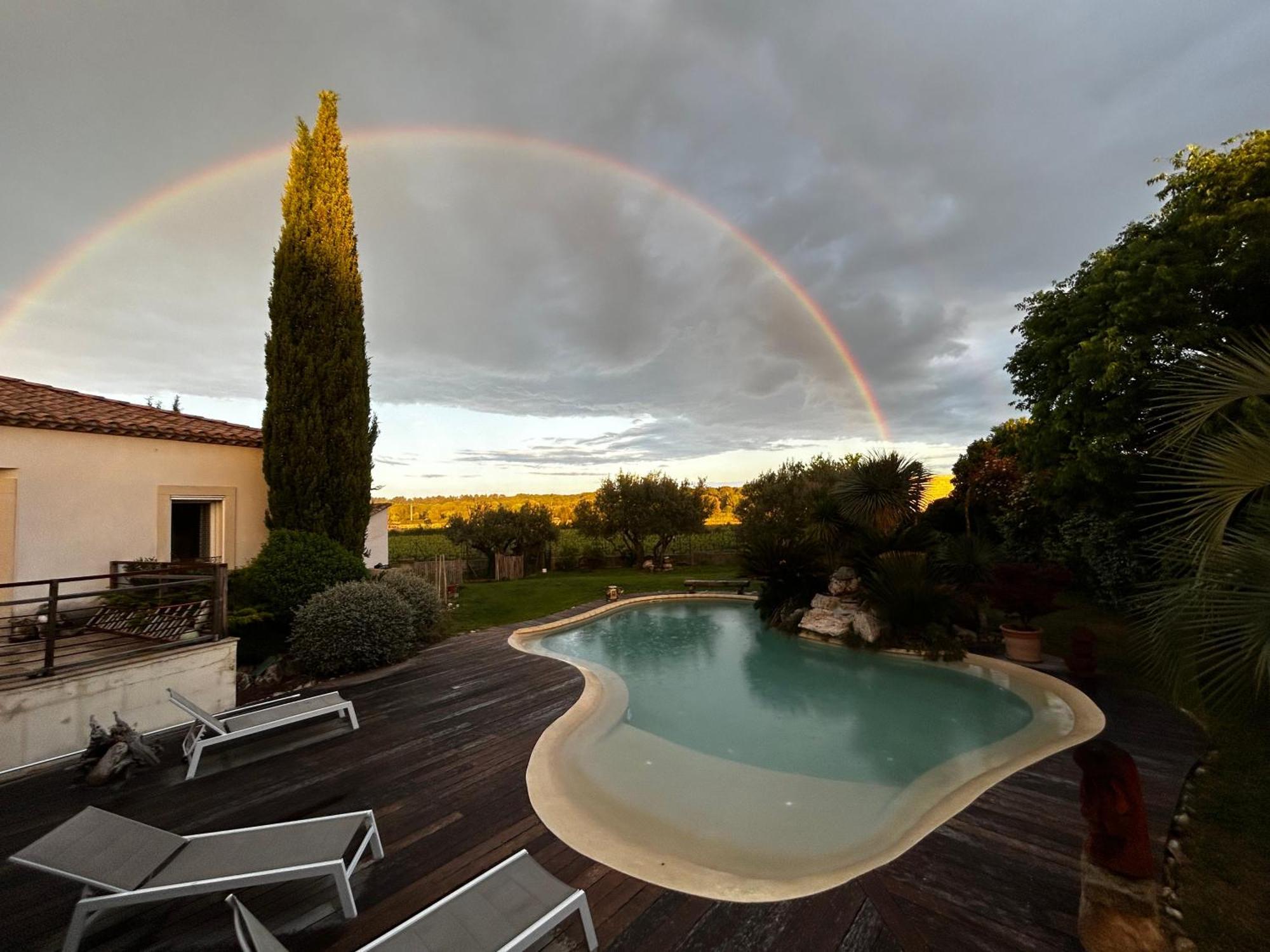 Le Clos Des Vignes Junas Bagian luar foto