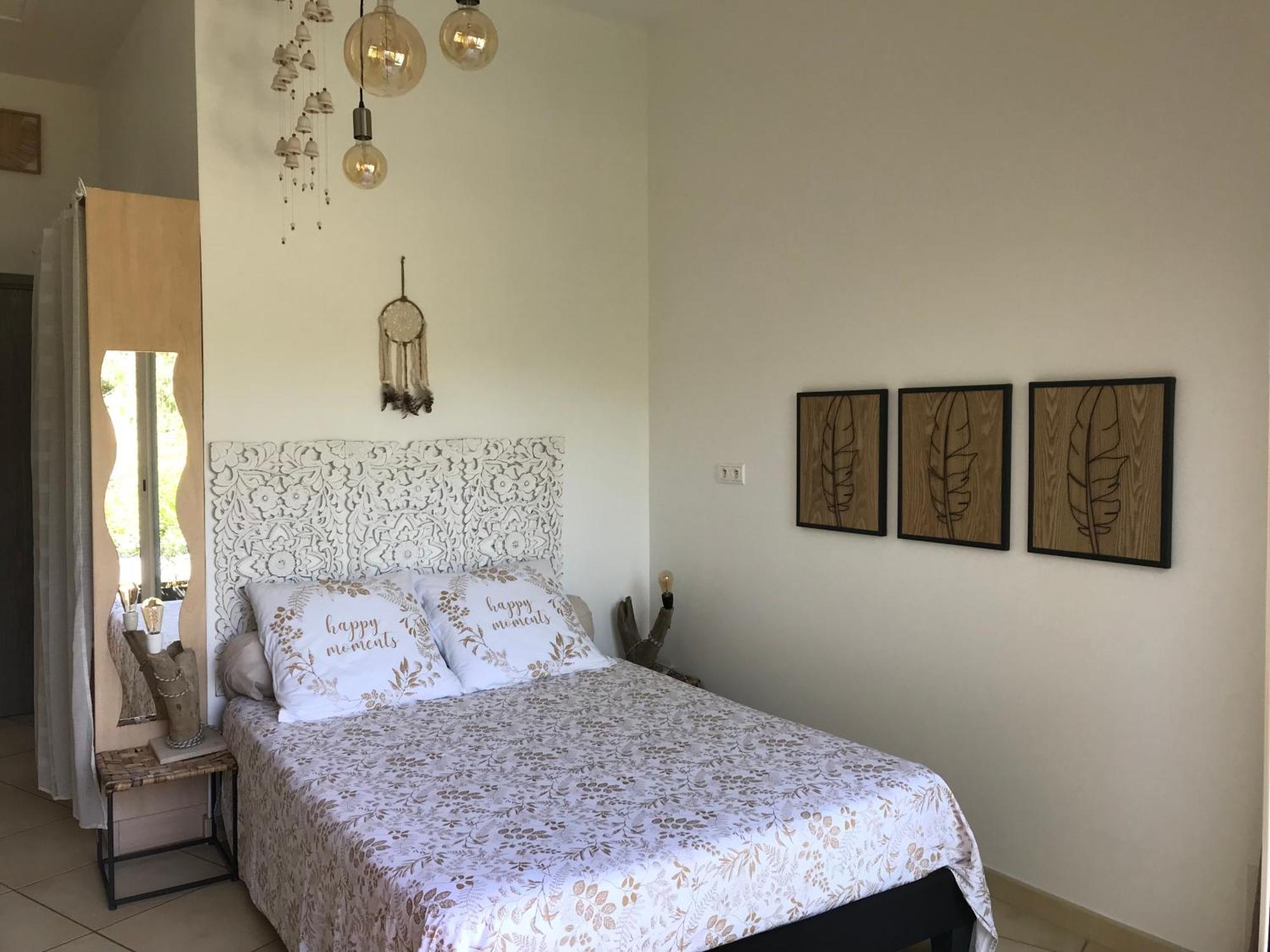 Le Clos Des Vignes Junas Bagian luar foto
